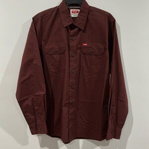 Wrangler® Men's Relaxed Fit Long Sleeve Woven Shirt Size M